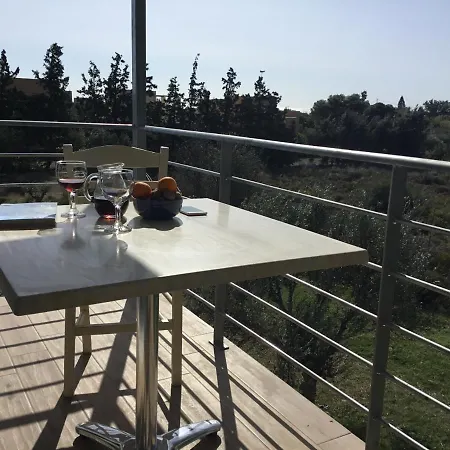 Blue Sky Apartment *